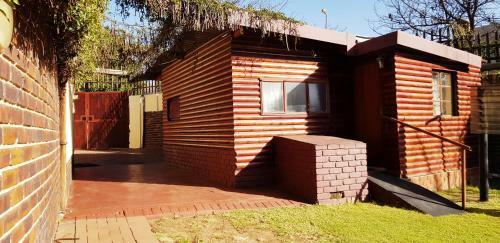 Hostal Tudor Lodge & Tours Cc