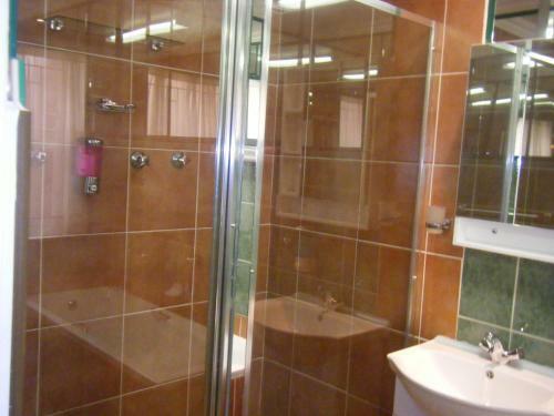 Hostal Tudor Lodge & Tours Cc