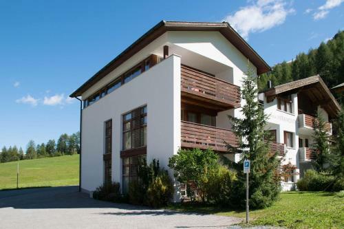 Apartamentos Chasa Miramont