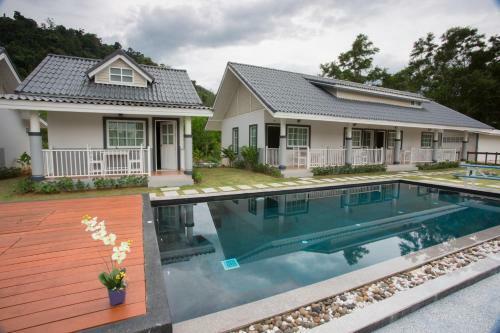 Hotel Suksompong Resort
