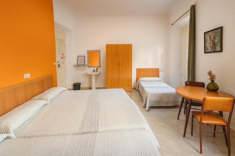 Hostal Antares