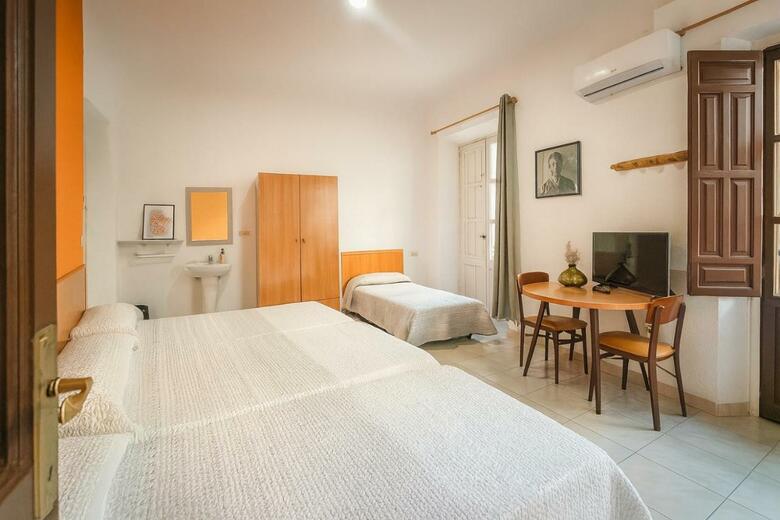 Hostal Antares