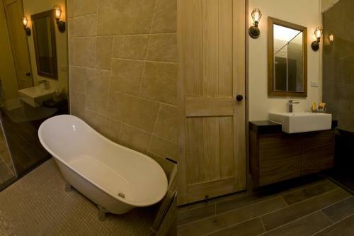 Sunnylands B&B