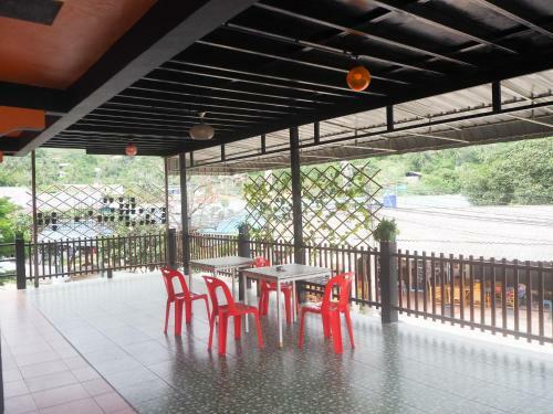 Baan Chalok Hostel