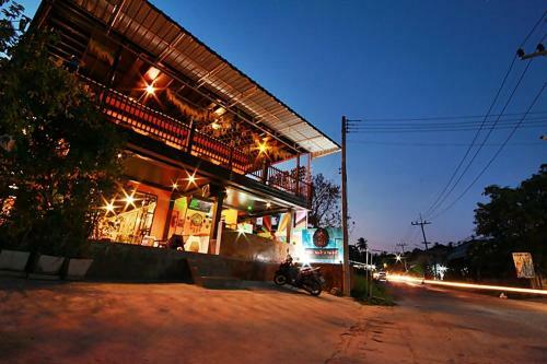 Baan Chalok Hostel