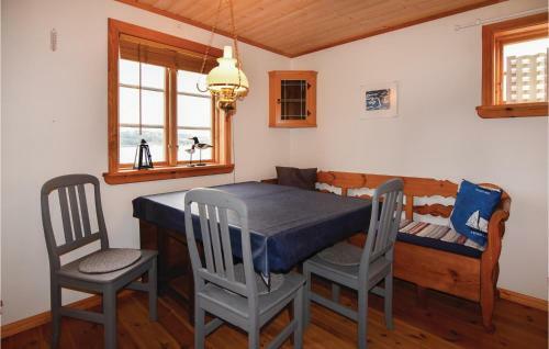 Two-bedroom Holiday Home In Hamburgsund