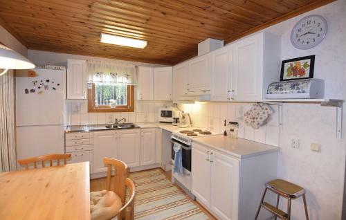 Two-bedroom Holiday Home In Algaras