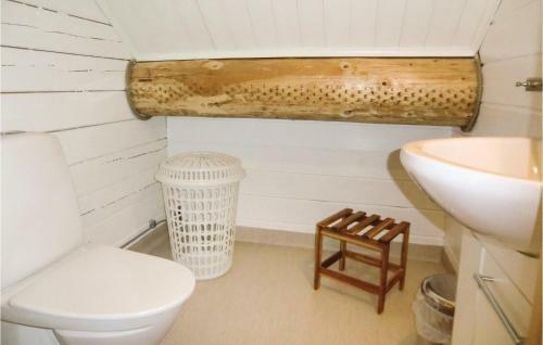 Three-bedroom Holiday Home In Huskvarne