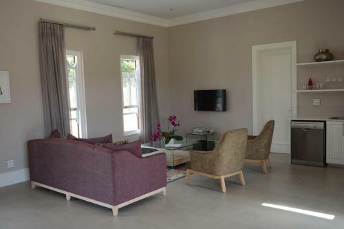 Hostal The Terraces @ Chambray Estate