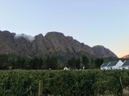 Hostal The Terraces @ Chambray Estate