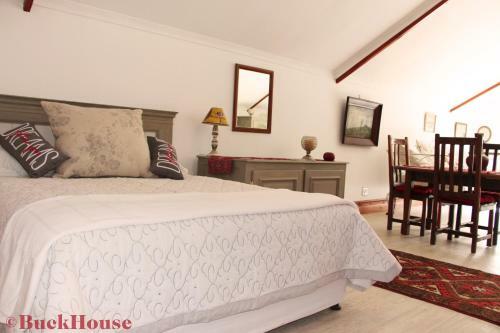 Buckhouse Elegant Village Apartment