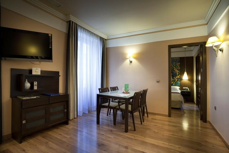 Aparthotel Suites Gran V�a 44