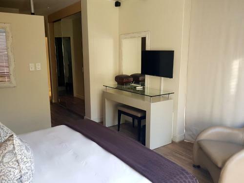 Weom Apartments