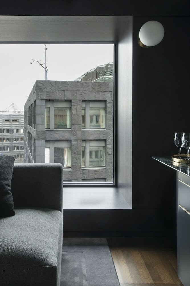 Hotel At Six