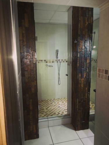 Hostal Rose Garden Overnight Stay