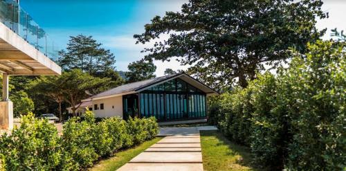 Anatta The Cliff House