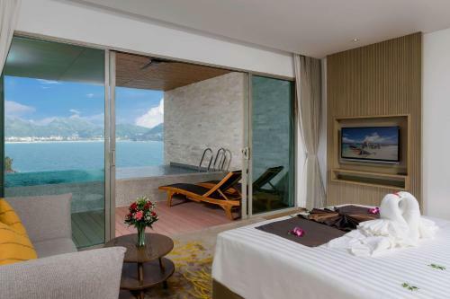 Hotel Wyndham Grand Phuket Kalim Bay