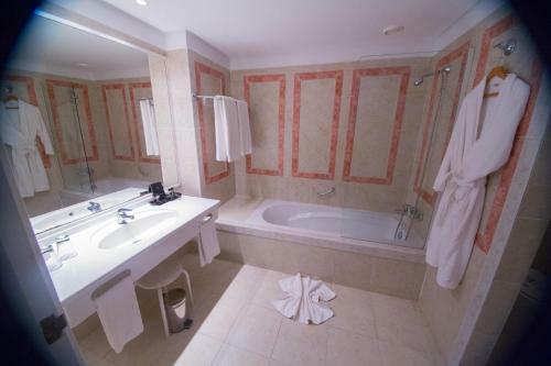 Hotel Golden Tulip Taj Sultan