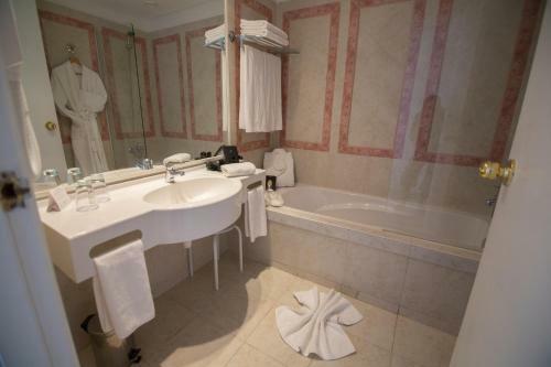 Hotel Golden Tulip Taj Sultan