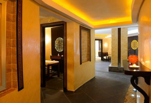 Hotel Golden Tulip Taj Sultan