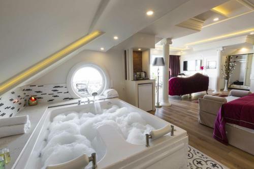 Andalouse Elegant Suite Hotel