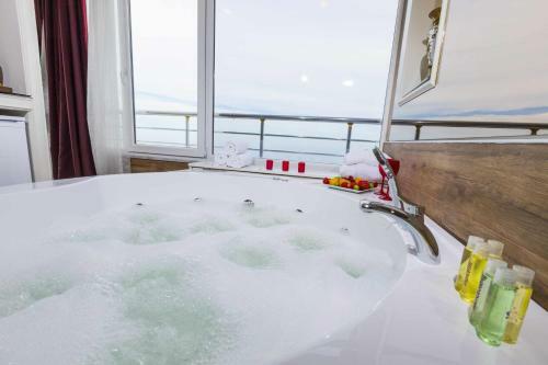 Andalouse Elegant Suite Hotel