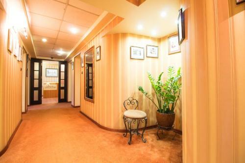 Attache Hotel