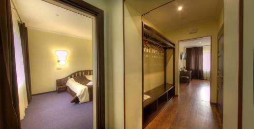 Home Hotel