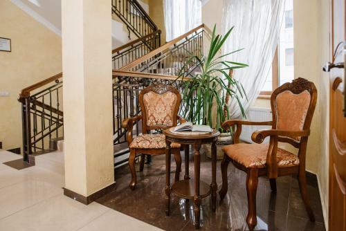 Hotel Golden Crown