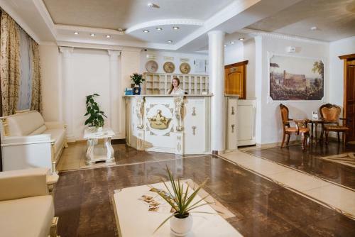Hotel Golden Crown
