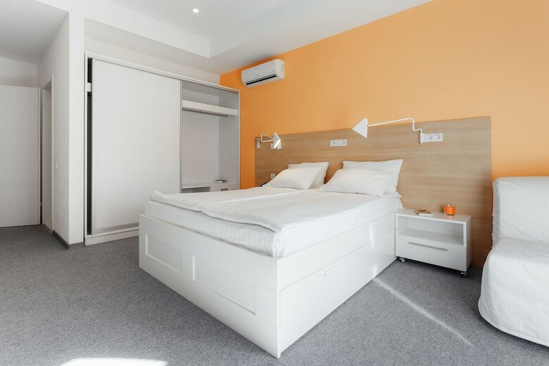 Orange Hotel