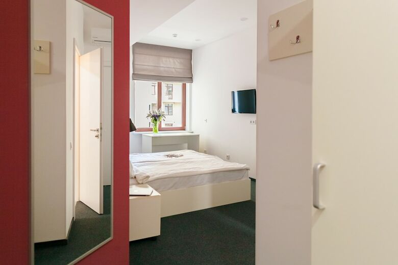Orange Hotel