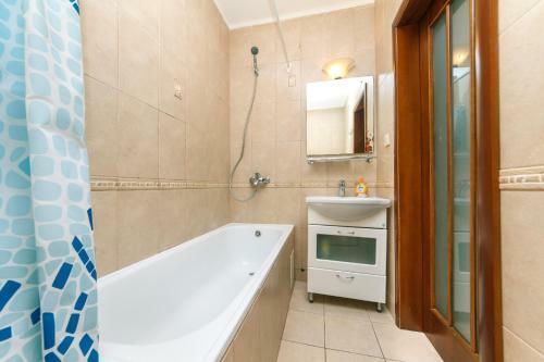 Apartment On Lva Tolstoho Street
