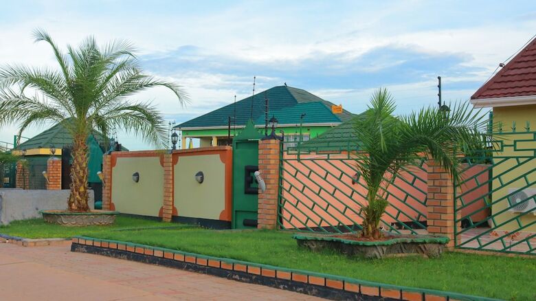 Km Executive Lodge