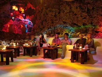 Apartamento Diani Reef Beach Resort And Spa