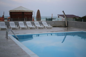 Sea Lion Hotel