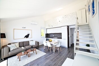 Villa Jolara Apartments