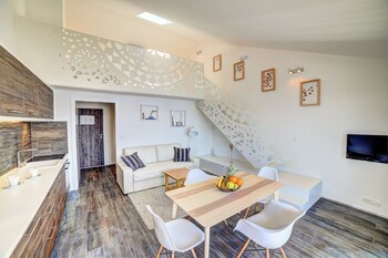 Villa Jolara Apartments