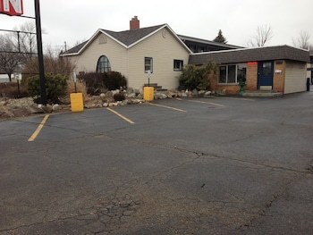 Cadet Motor Inn