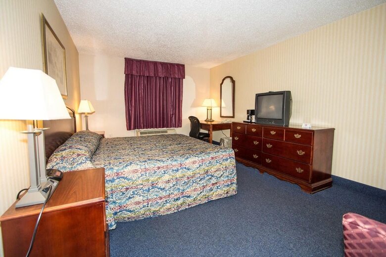 Hotel The Mulberry Inn And Plaza At Fort Eustis