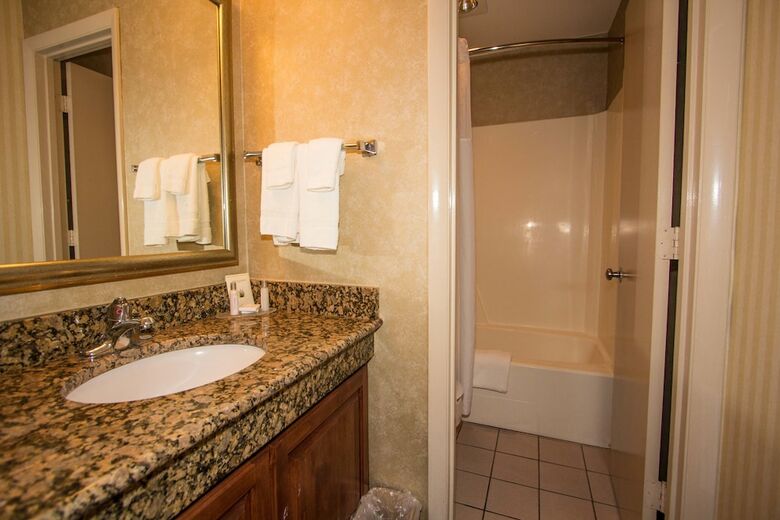 Hotel The Mulberry Inn And Plaza At Fort Eustis