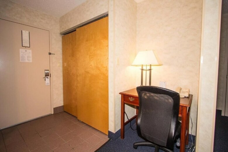 Hotel The Mulberry Inn And Plaza At Fort Eustis