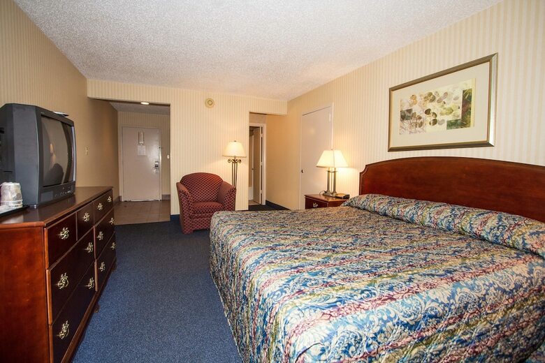 Hotel The Mulberry Inn And Plaza At Fort Eustis