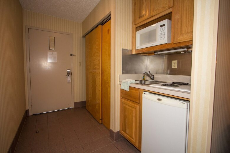 Hotel The Mulberry Inn And Plaza At Fort Eustis