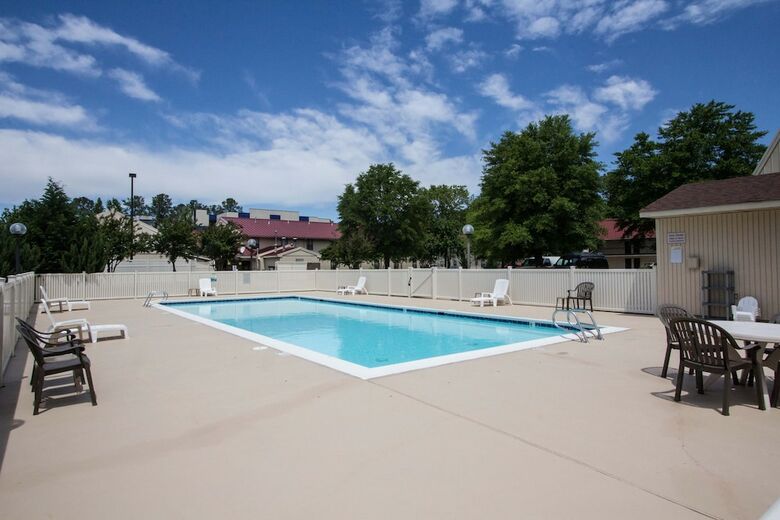 Hotel The Mulberry Inn And Plaza At Fort Eustis