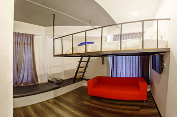 Albergue Roomies Suites