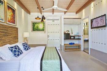 Crystal Sands Beach Hotel