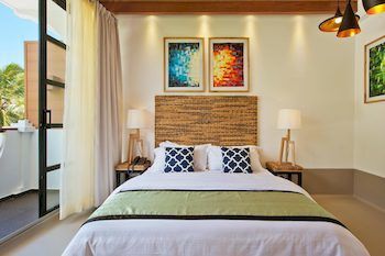Crystal Sands Beach Hotel