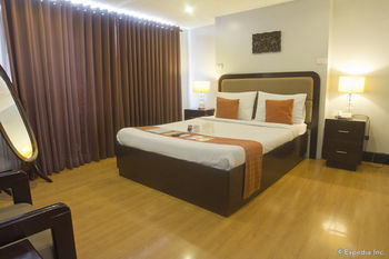 Oasis Paco Park Hotel