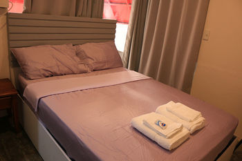 Hometown Hotel Bacolod - Lacson